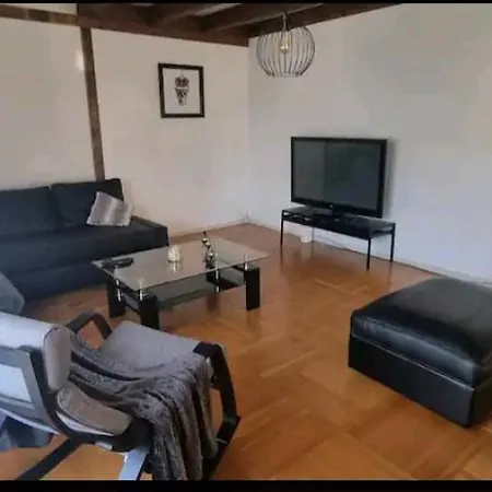 Avec Grand Jardin, Proche Du Centre-ville Villa