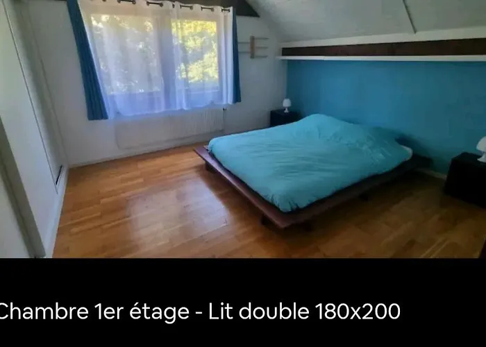 Avec Grand Jardin, Proche Du Centre-ville Villa