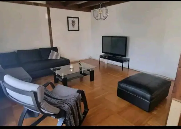 Avec Grand Jardin, Proche Du Centre-ville Villa