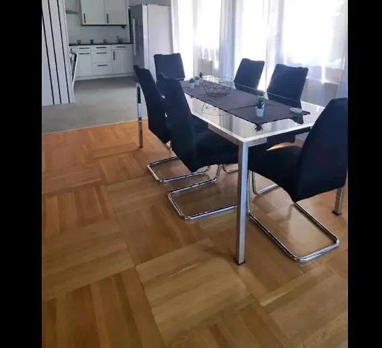 Avec Grand Jardin, Proche Du Centre-ville Villa